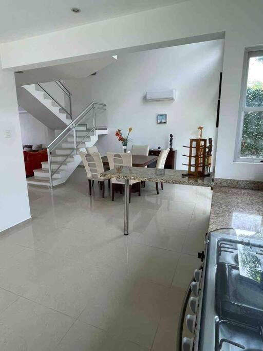Victoria'S Beach House Alvarado Luaran gambar