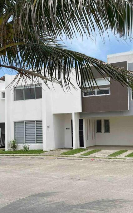 Victoria'S Beach House Alvarado Luaran gambar