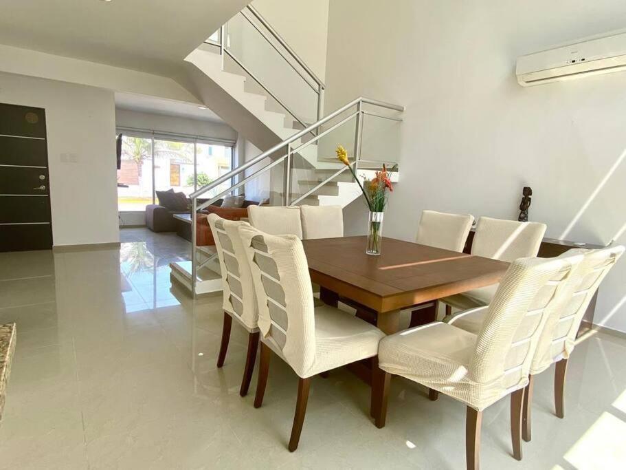 Victoria'S Beach House Alvarado Luaran gambar